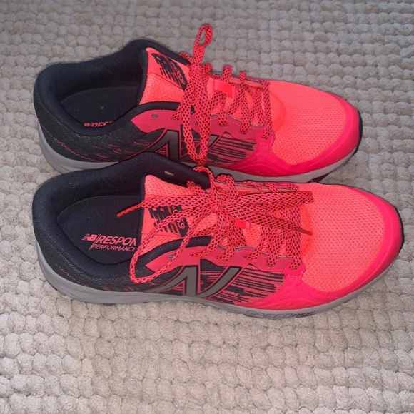 New Balance Shoes - New Balance T690 V2 - Womens Running Shoes Guava